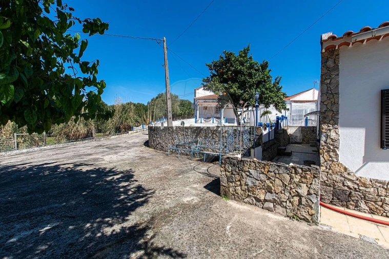 Moradia T6 para Venda em Alcoentre Foto 3