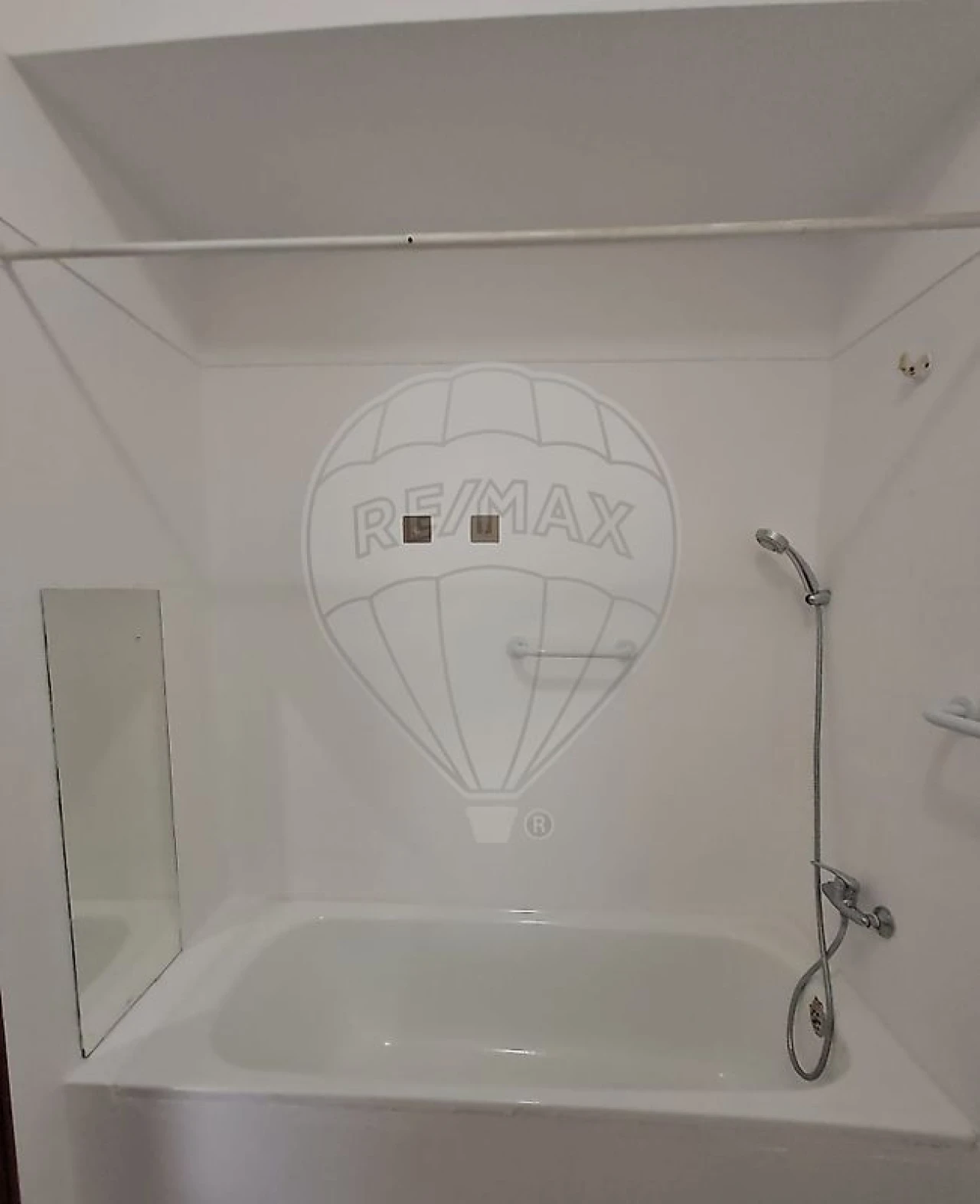 Apartamento T1 para Arrendamento em Mina de Água Foto 6