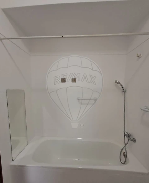 Apartamento T1 para Arrendamento em Mina de Água