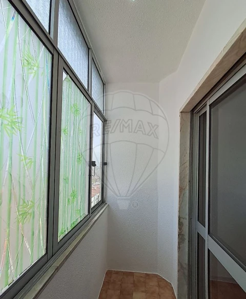 Apartamento T1 para Arrendamento em Mina de Água