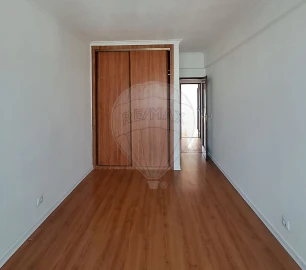 Apartamento T1 para Arrendamento em Mina de Água