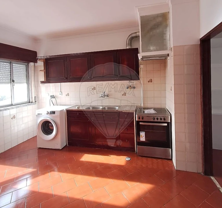 Apartamento T1 para Arrendamento em Mina de Água Foto 10
