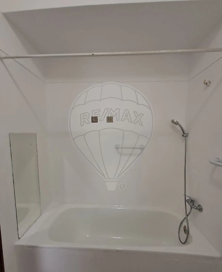 Apartamento T1 para Arrendamento em Mina de Água Foto 6