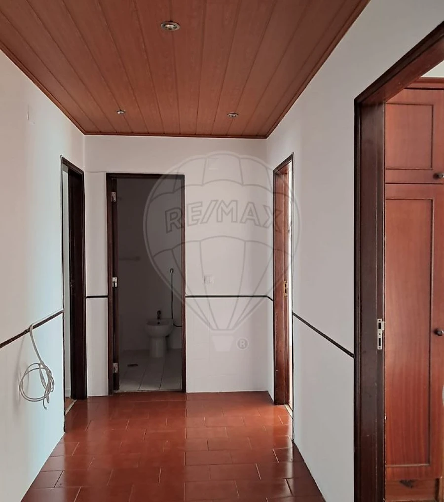 Apartamento T1 para Arrendamento em Mina de Água Foto 13