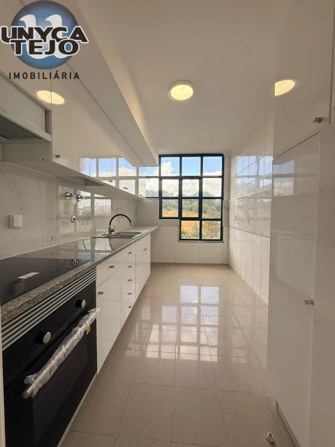 Apartamento T3 para Venda em Laranjeiro e Feijó