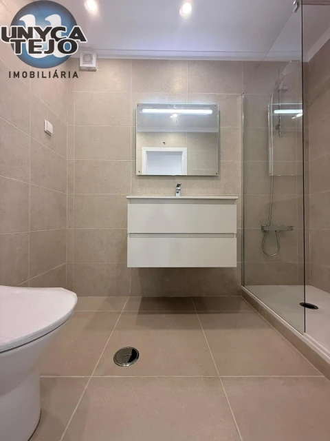 Apartamento T3 para Venda em Laranjeiro e Feijó