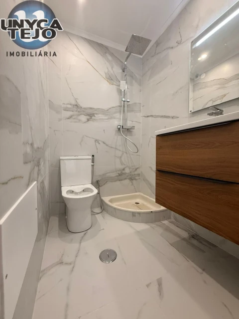 Apartamento T3 para Venda em Laranjeiro e Feijó