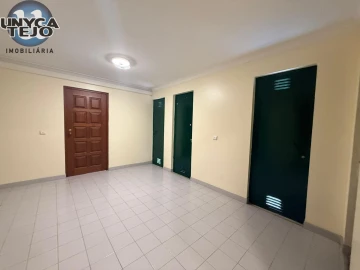 Apartamento T3 para Venda em Laranjeiro e Feijó