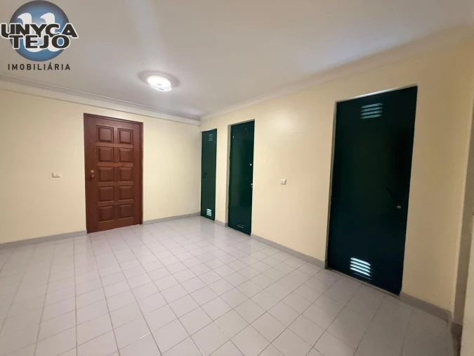 Apartamento T3 para Venda em Laranjeiro e Feijó Foto 16