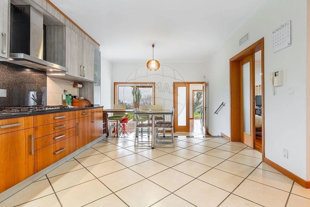 Moradia T4 para Venda em Calvos e Frades Foto 11