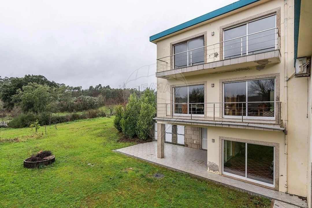 Moradia T4 para Venda em Calvos e Frades Foto 14