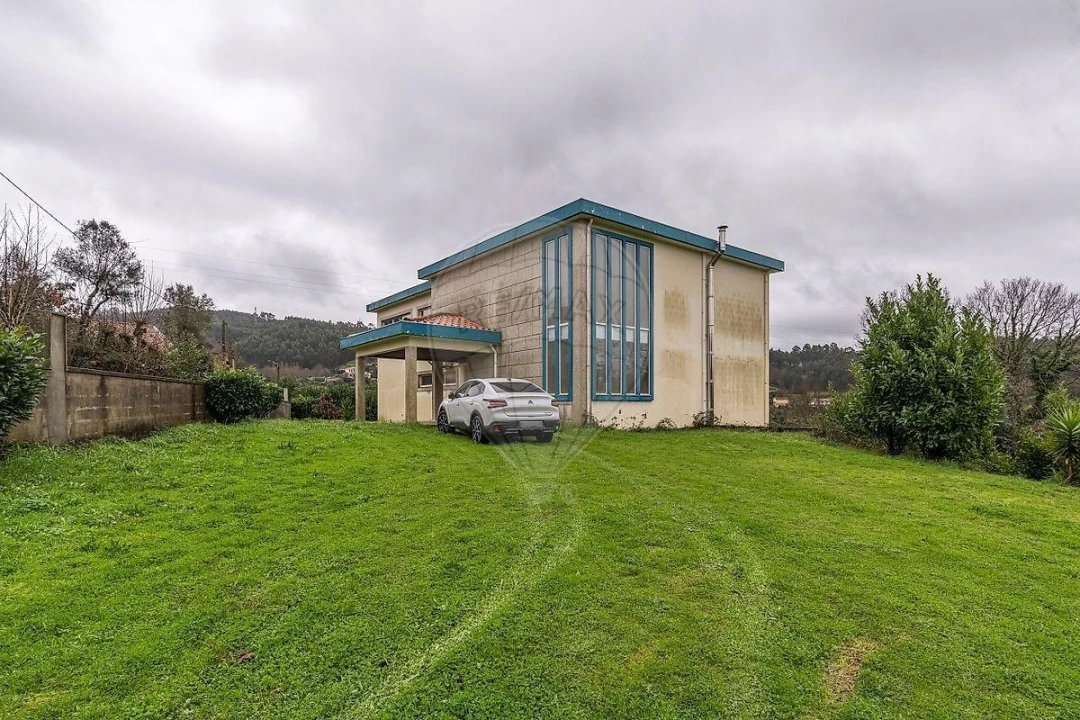 Moradia T4 para Venda em Calvos e Frades Foto 16