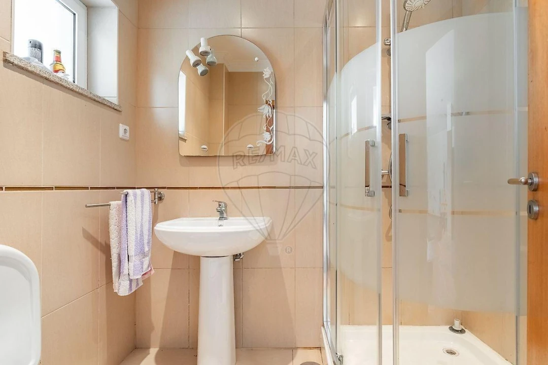 Moradia T4 para Venda em Calvos e Frades Foto 33