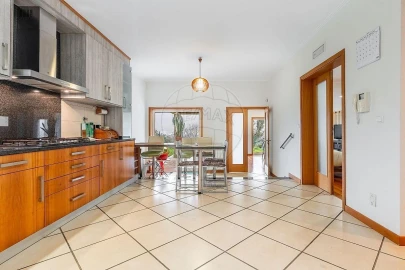 Moradia T4 para Venda em Calvos e Frades