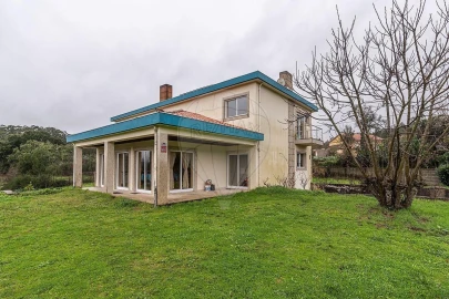 Moradia T4 para Venda em Calvos e Frades