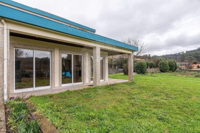 Moradia T4 para Venda em Calvos e Frades