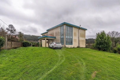 Moradia T4 para Venda em Calvos e Frades