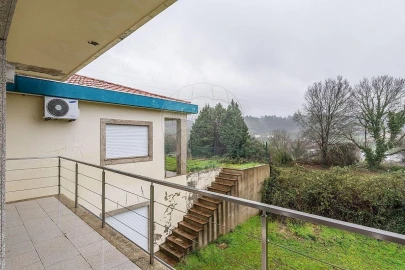 Moradia T4 para Venda em Calvos e Frades