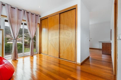 Moradia T4 para Venda em Calvos e Frades