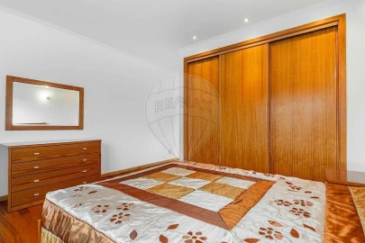 Moradia T4 para Venda em Calvos e Frades