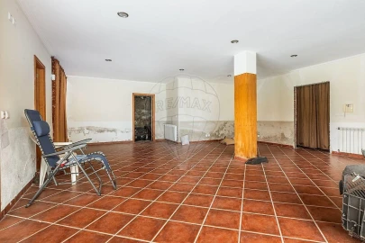 Moradia T4 para Venda em Calvos e Frades