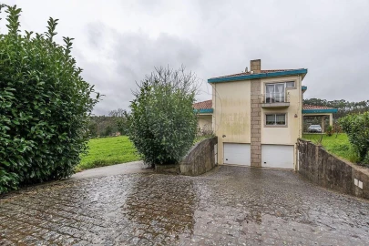 Moradia T4 para Venda em Calvos e Frades