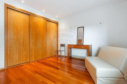 Moradia T4 para Venda em Calvos e Frades