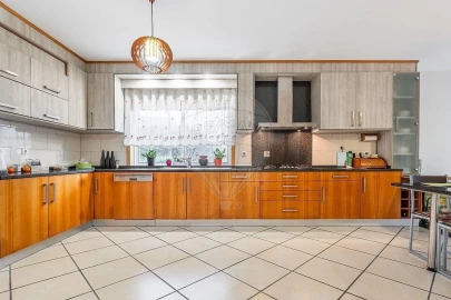 Moradia T4 para Venda em Calvos e Frades