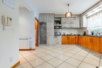 Moradia T4 para Venda em Calvos e Frades