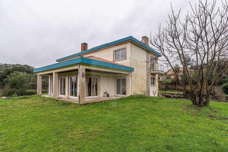 Moradia T4 para Venda em Calvos e Frades Foto 13