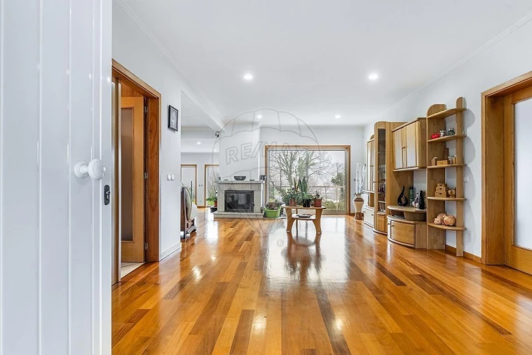 Moradia T4 para Venda em Calvos e Frades Foto 4