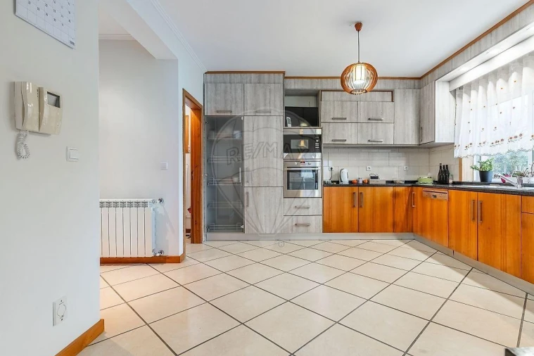 Moradia T4 para Venda em Calvos e Frades Foto 6