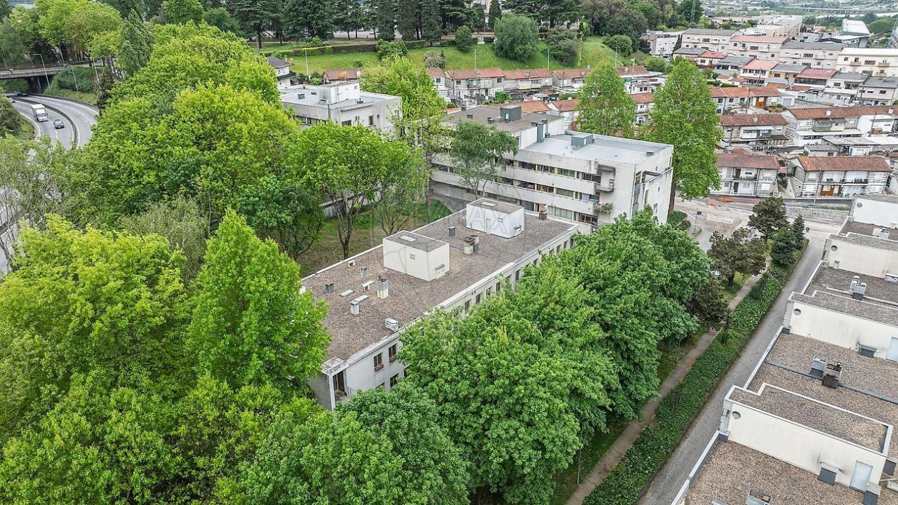 Apartamento T2 para Venda em Creixomil Foto 2