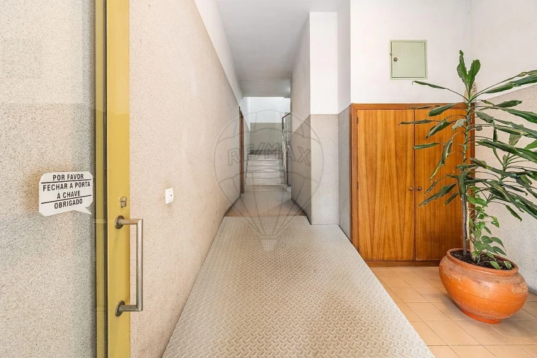 Apartamento T2 para Venda em Creixomil Foto 13