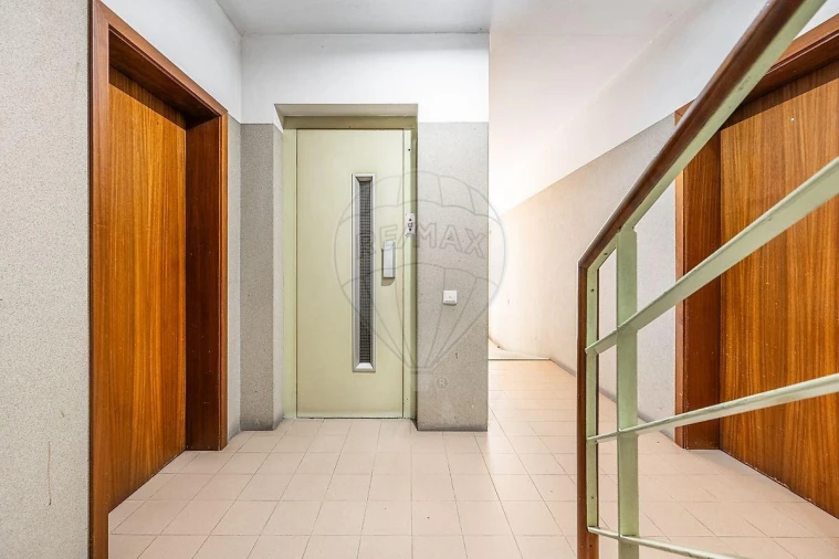 Apartamento T2 para Venda em Creixomil Foto 14
