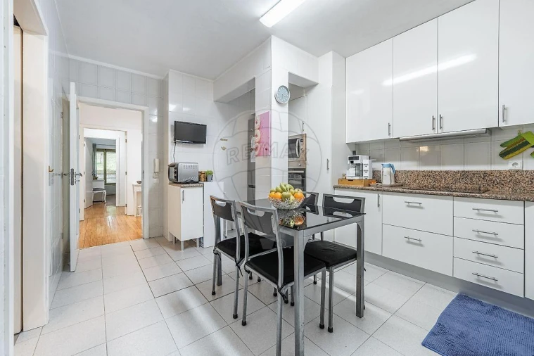 Apartamento T2 para Venda em Creixomil Foto 17