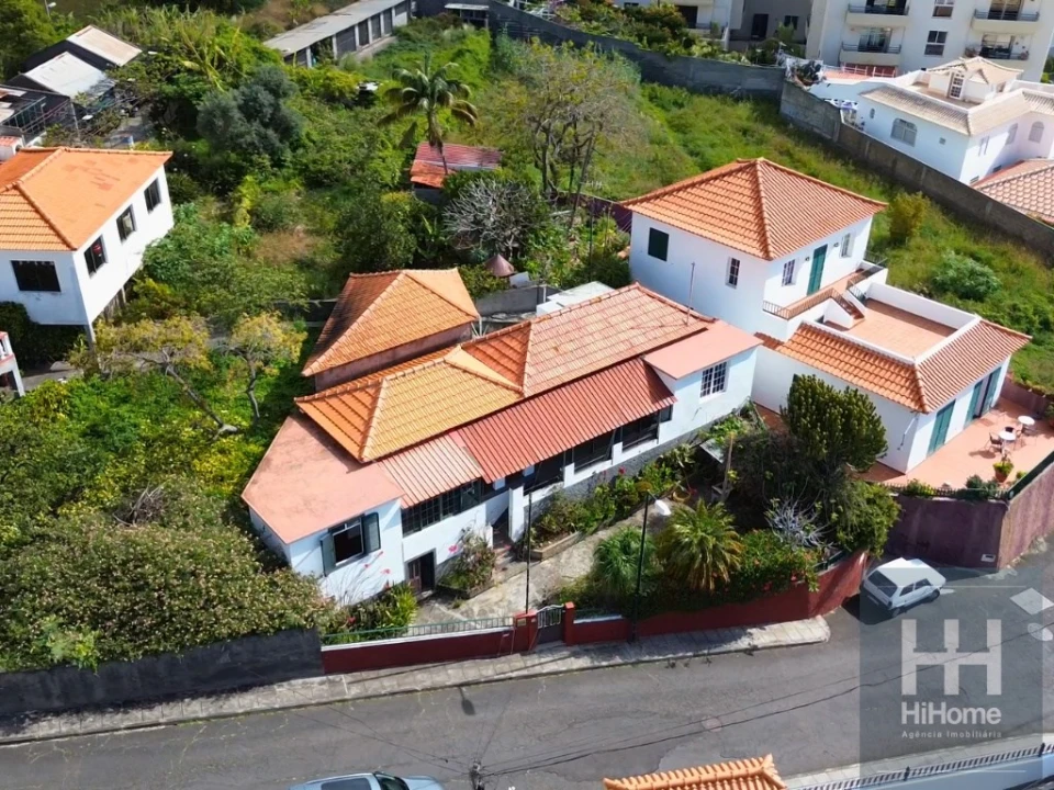 Moradia T5 para Venda em Caniço Foto 1