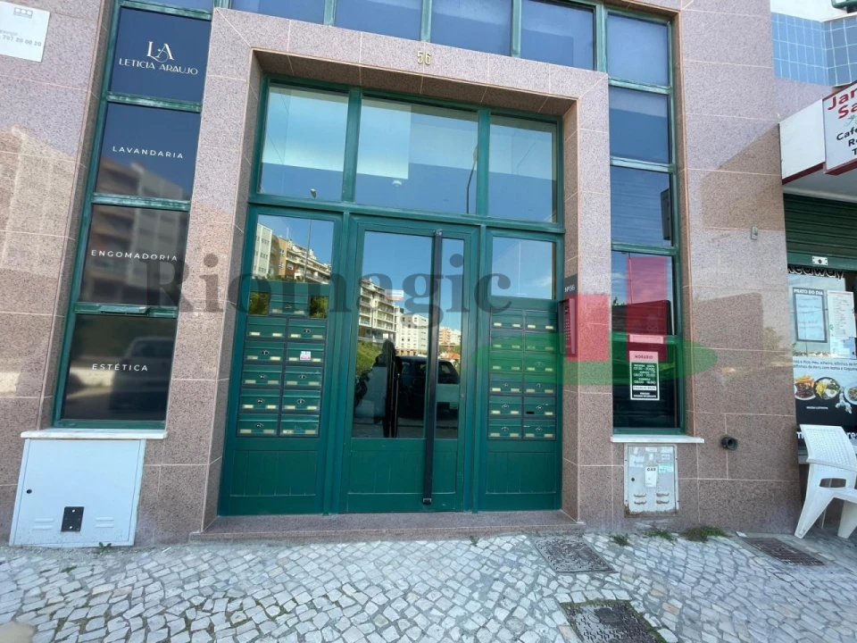 Apartamento T3 para Venda em Laranjeiro e Feijó Foto 27