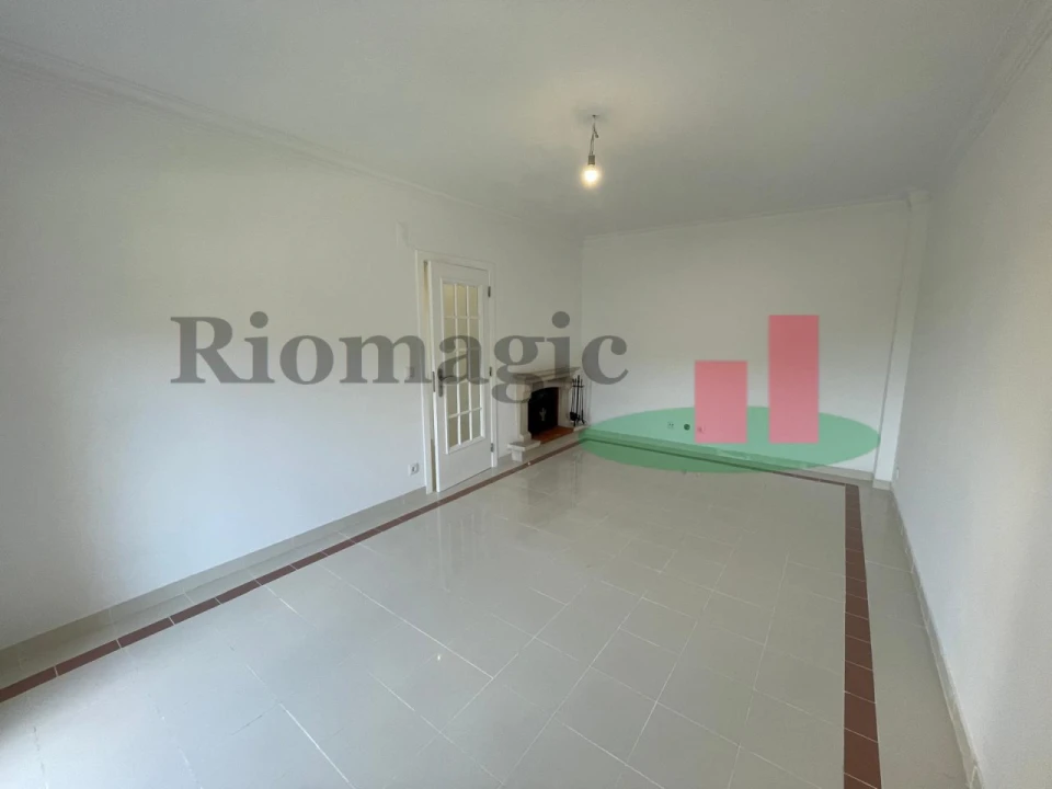 Apartamento T3 para Venda em Laranjeiro e Feijó Foto 3