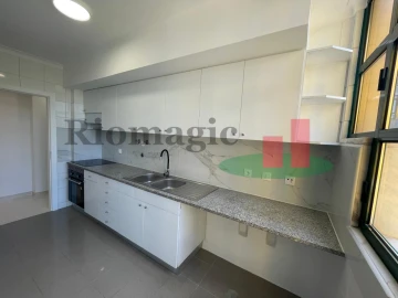 Apartamento T3 para Venda em Laranjeiro e Feijó