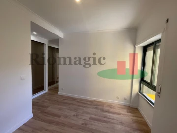 Apartamento T3 para Venda em Laranjeiro e Feijó