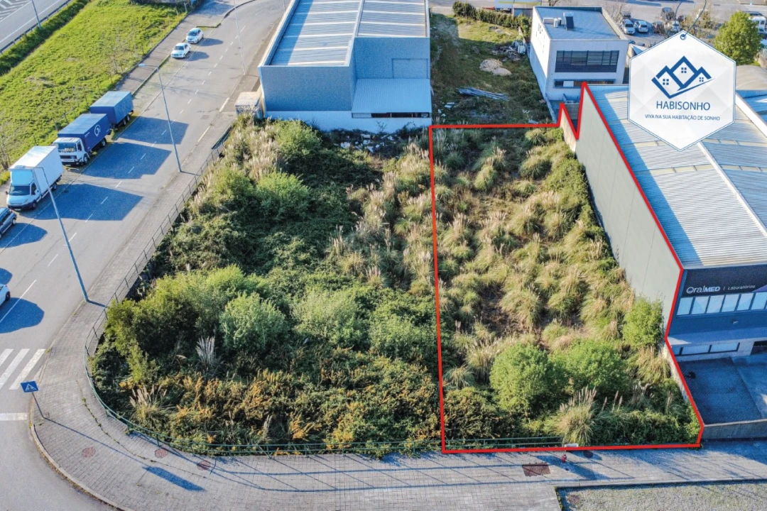 Terreno para Venda em Alfena Foto 1