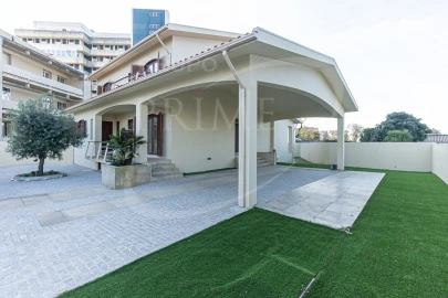 Moradia T4 para Venda em Gulpilhares e Valadares