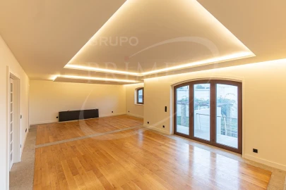 Moradia T4 para Venda em Gulpilhares e Valadares