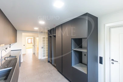 Moradia T4 para Venda em Gulpilhares e Valadares