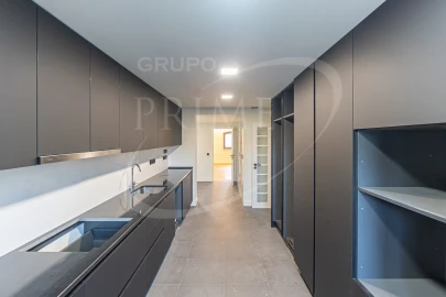 Moradia T4 para Venda em Gulpilhares e Valadares