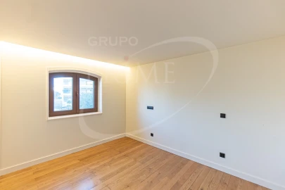 Moradia T4 para Venda em Gulpilhares e Valadares