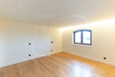 Moradia T4 para Venda em Gulpilhares e Valadares