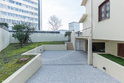 Moradia T4 para Venda em Gulpilhares e Valadares