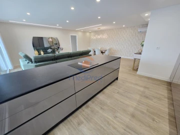 Apartamento T3 para Venda em Pontinha e Famões